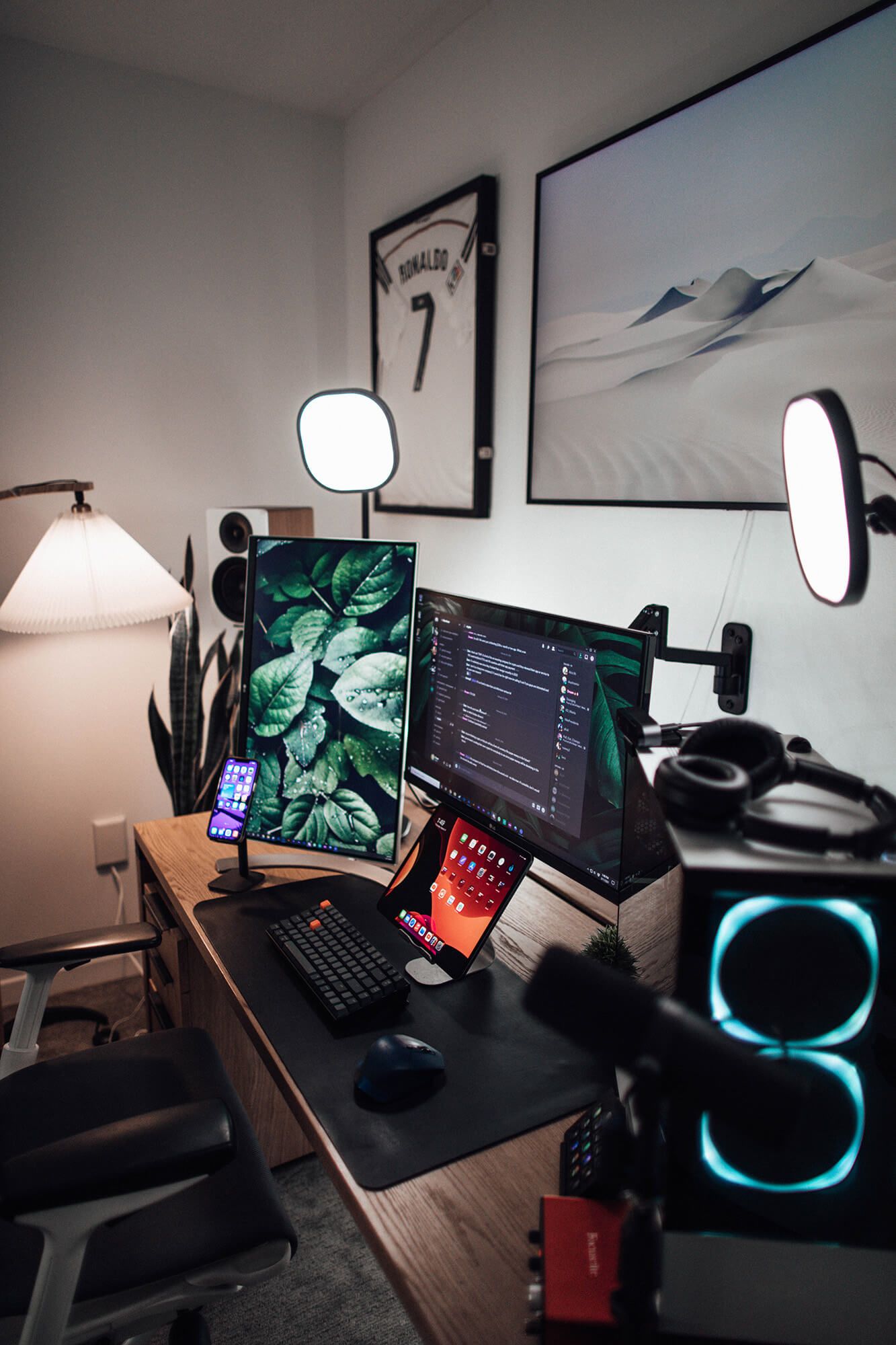 Bedroom Battlestation in Los Angeles, US