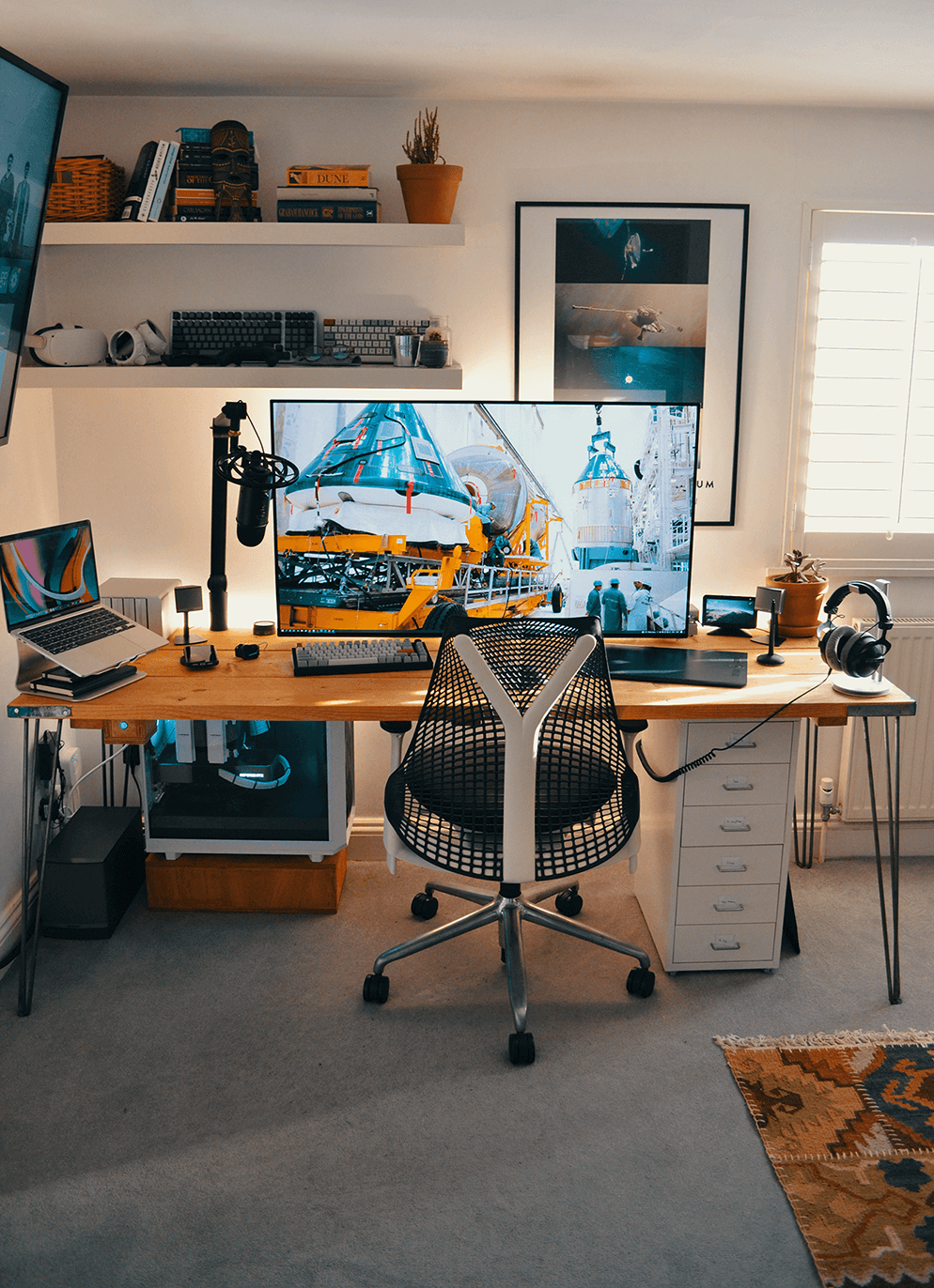 These 12 Space-Saving Wall-Mounted Desks Are Just What Your Work Setup Is  Missing