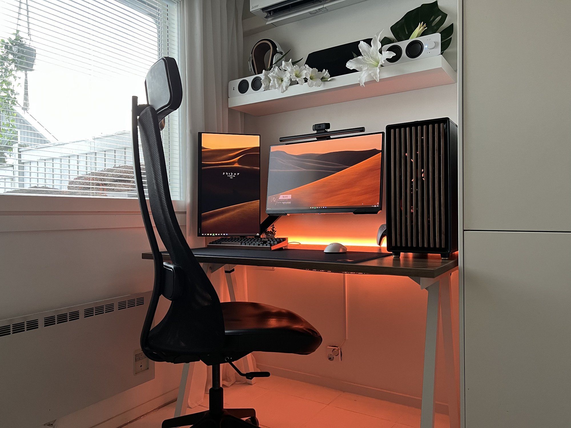 Sleek Gaming Desk Setup