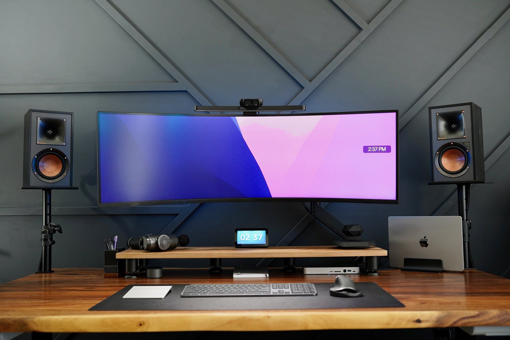 ER Doctor’s Super Ultrawide Desk Setup in Florida, USA