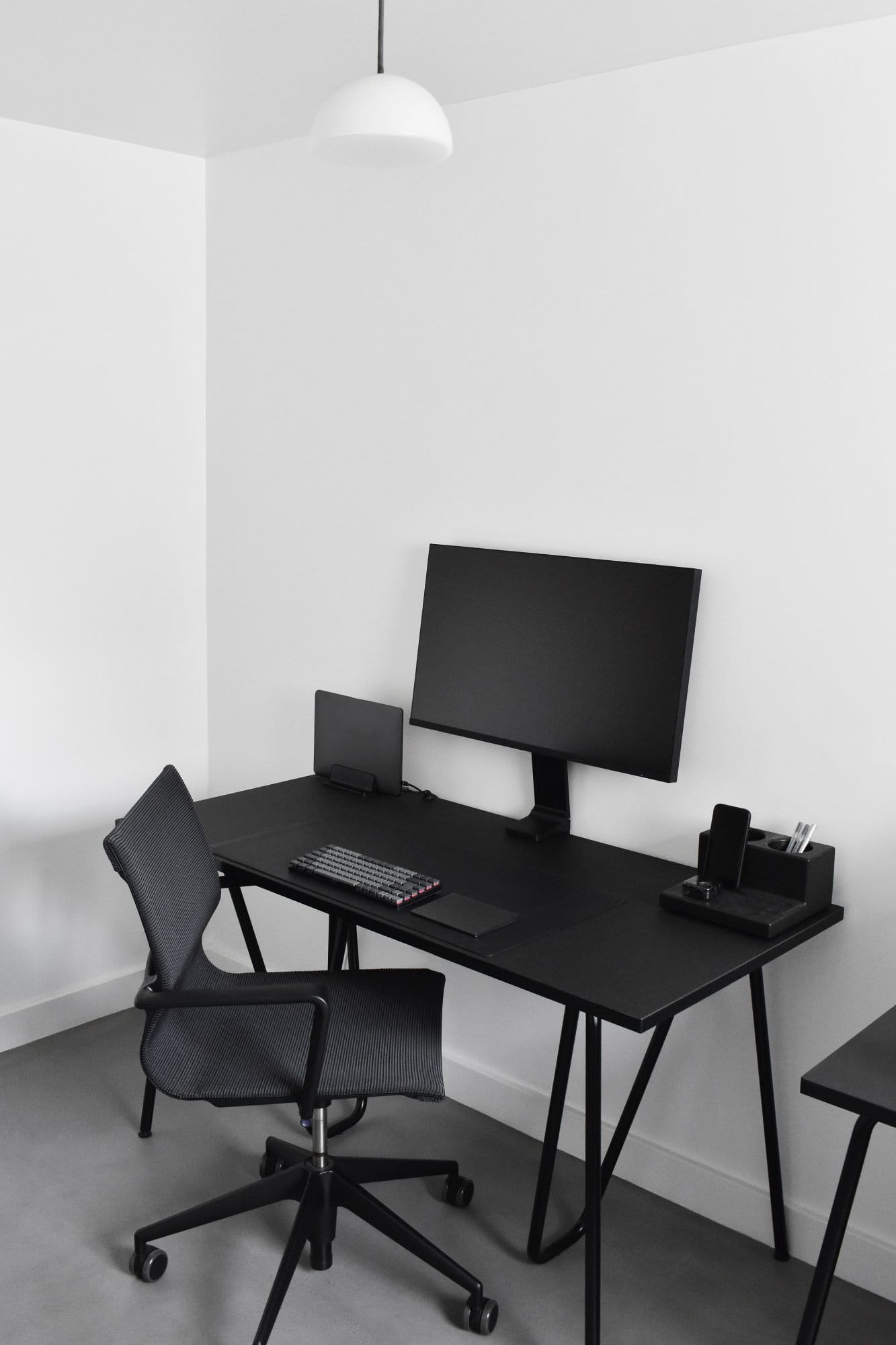 21 Multi-monitor Computer Desk Setup Ideas for Tech Lovers