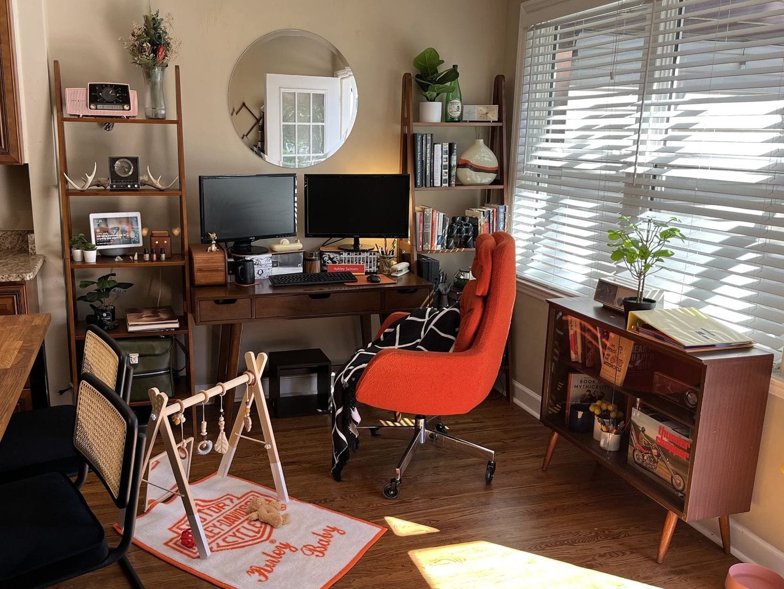 A working mom’s home office