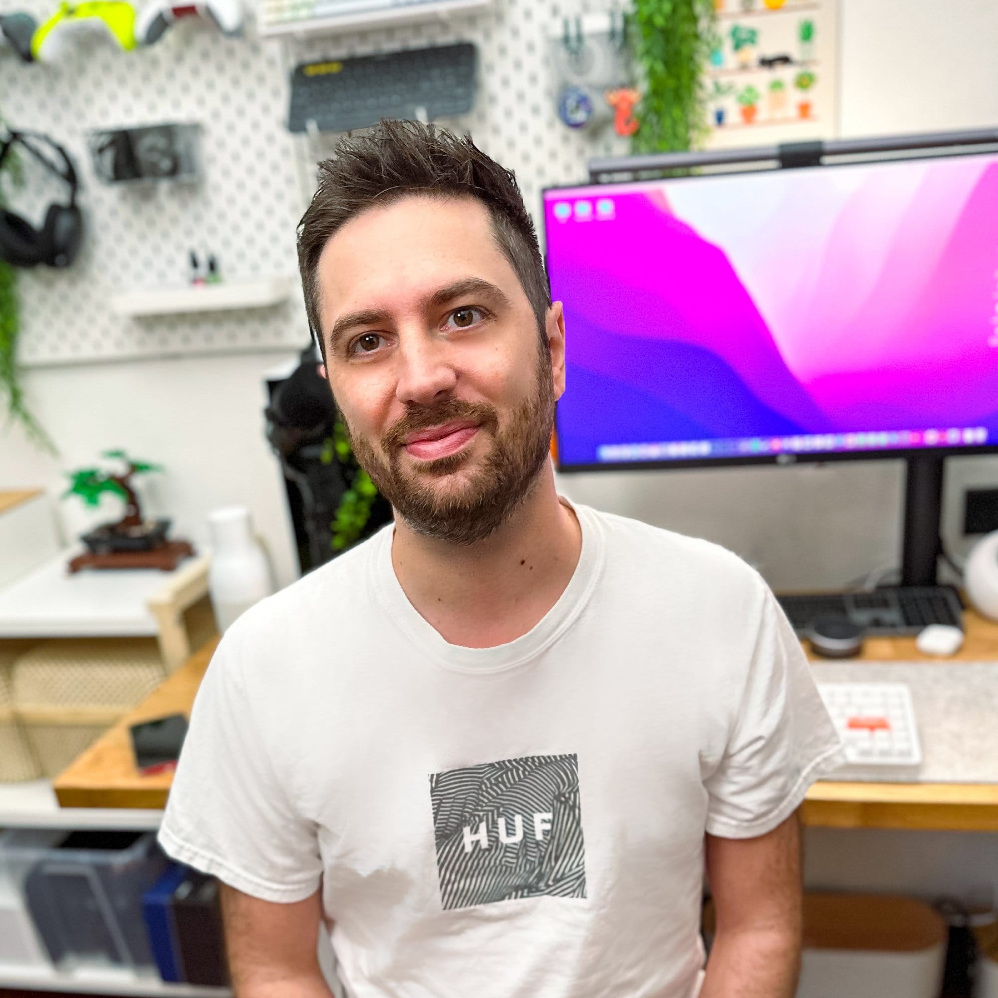 A portrait of Niccolò “nothatminimal”, a digital creator and senior project manager, in his home office