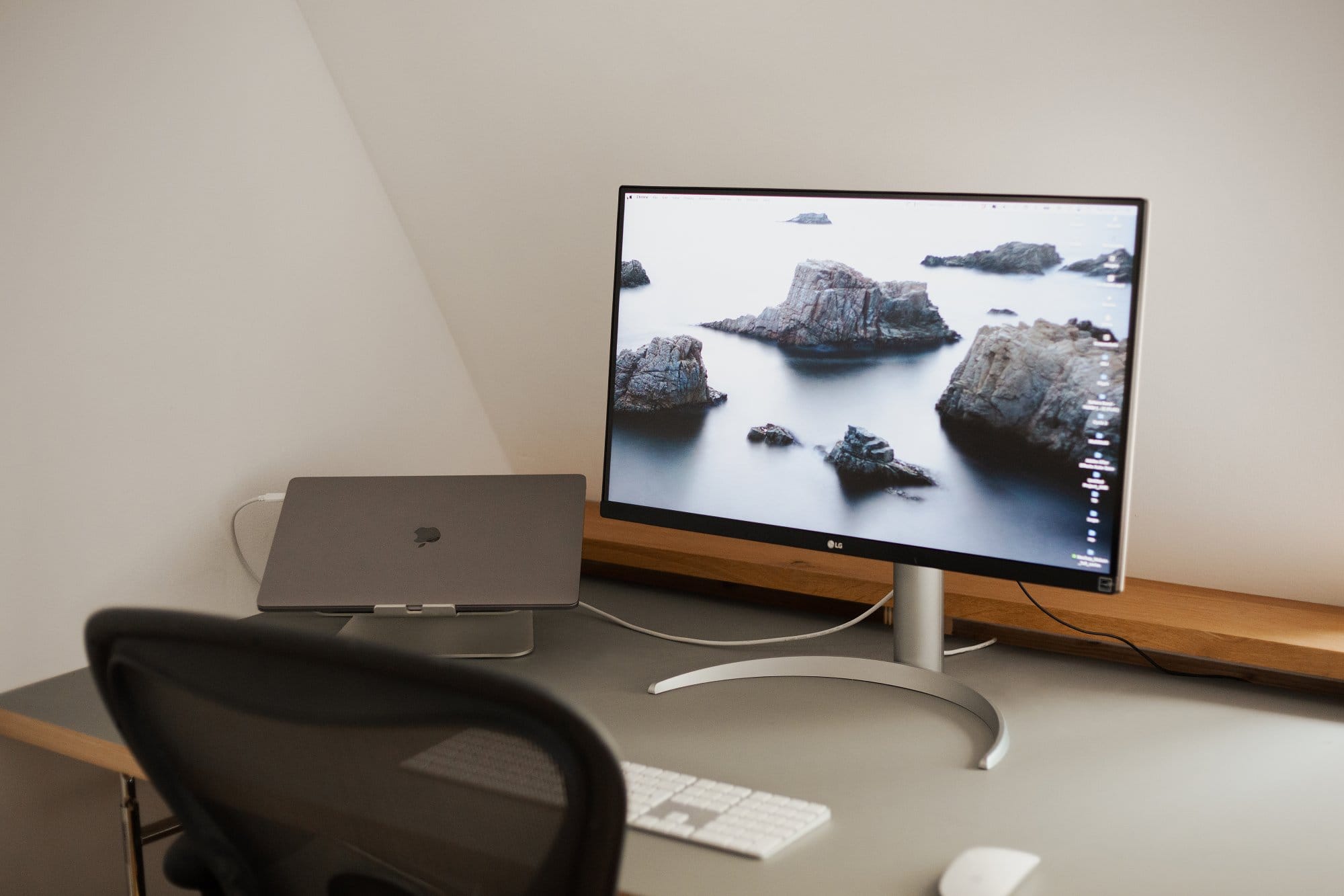 Simple Desk Setup in Amsterdam