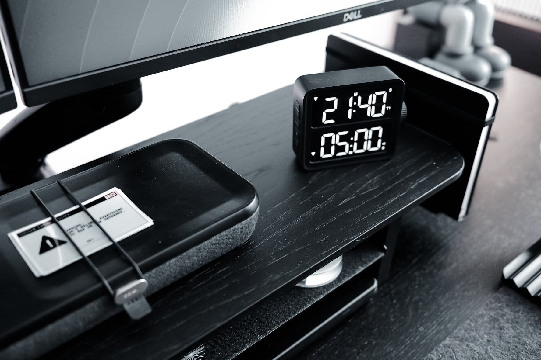 A digital Pomodoro timer on a Balolo Setup Cockpit monitor stand, next to an Orbitkey Nest V2 desk organiser and a Balolo laptop dock