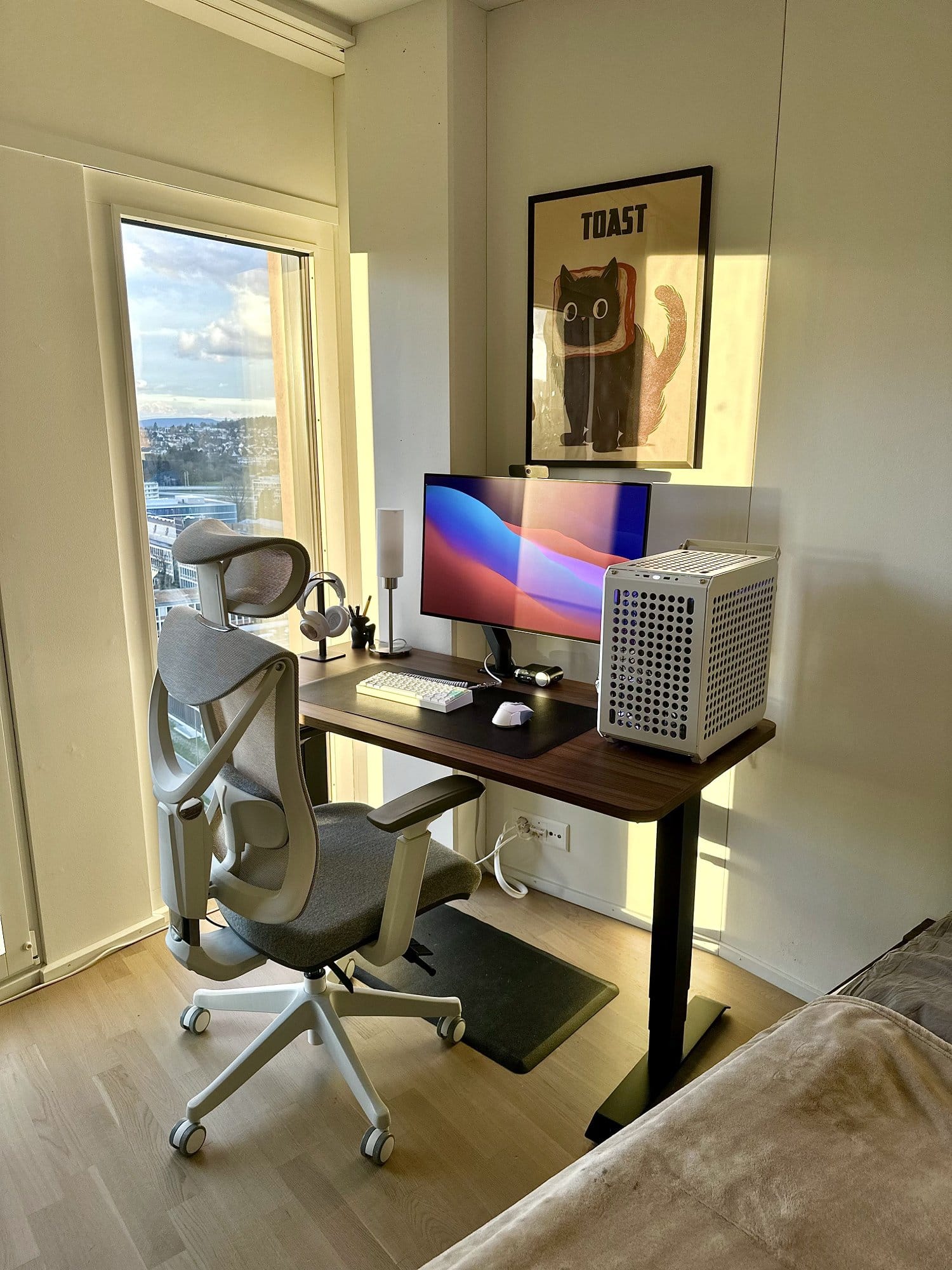 PC Desk Setup for Gaming and Working from Home in Zurich, Switzerland