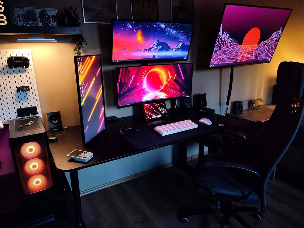 Multi-Monitor Desk Setup