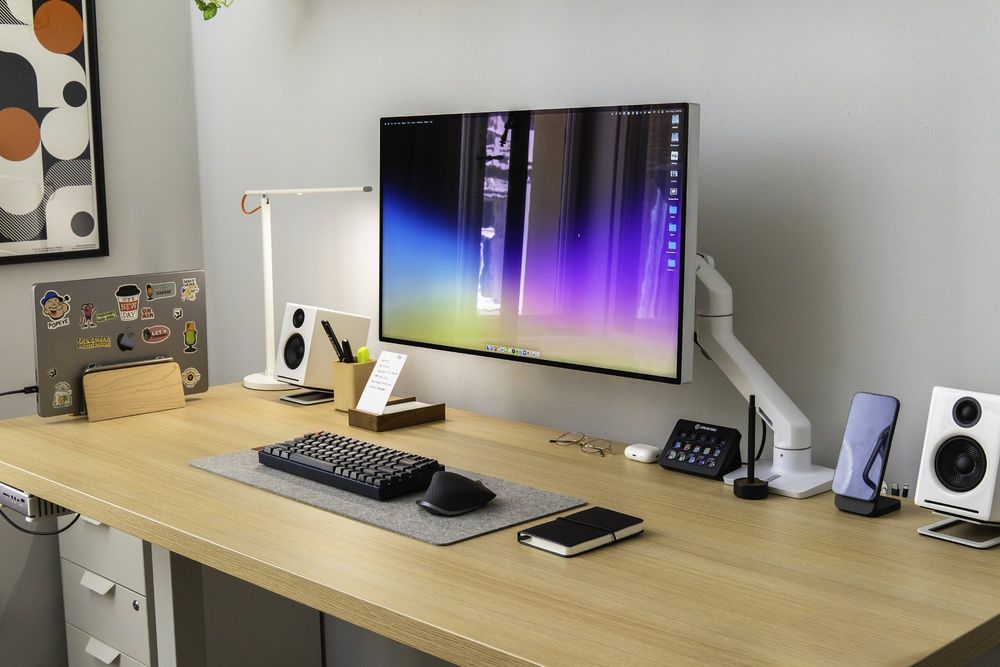 Minimal and Functional Workspace of a Creative Director