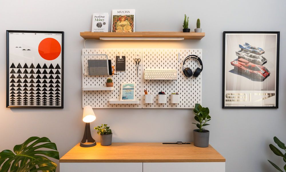 Minimal and Functional Workspace of a Creative Director