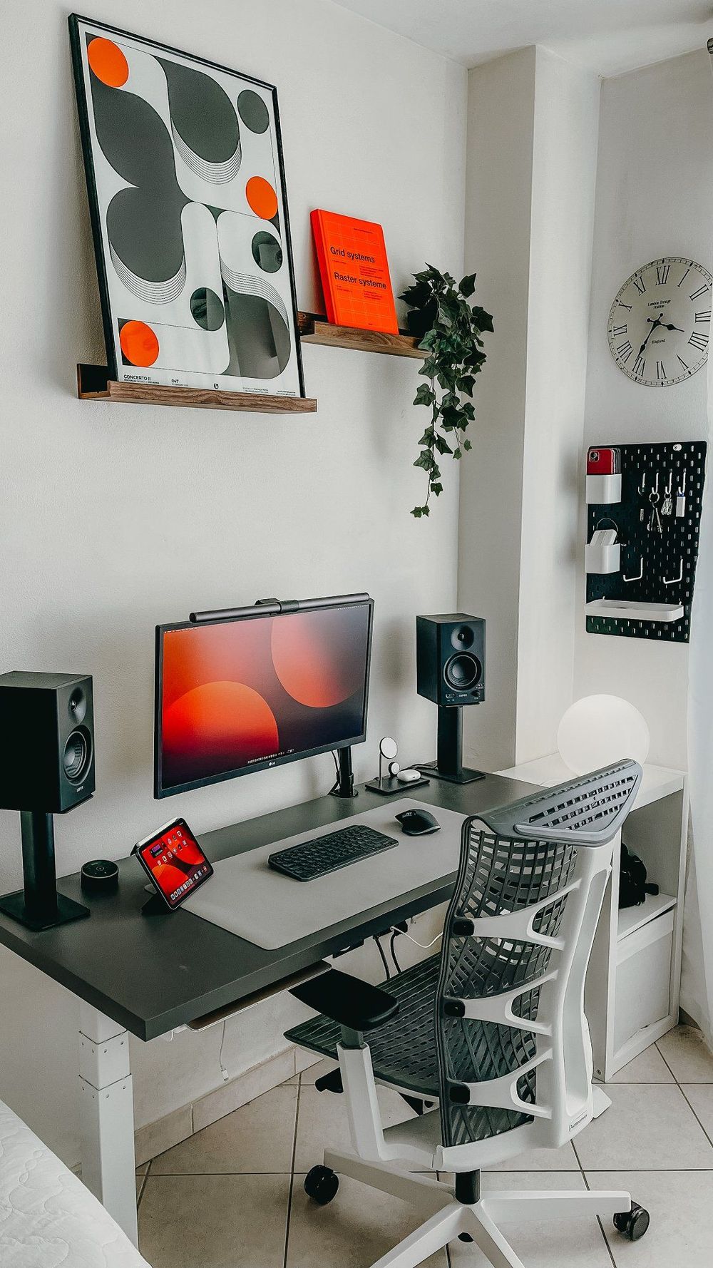 Top 24 Minimalist Desk Setup Ideas for 2024