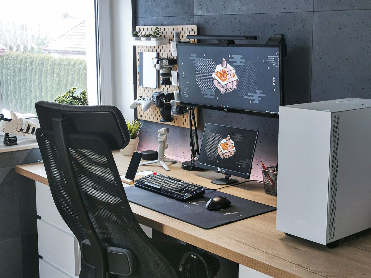 Any ideas on where to put PC that's not on the desk? Definitely want it  somewhere visible - does anybody have any links to display stands that  might work? : r/battlestations