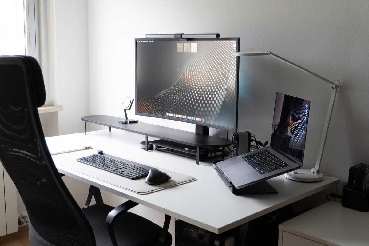 How to Set Up Your Desk with Monitor and Laptop