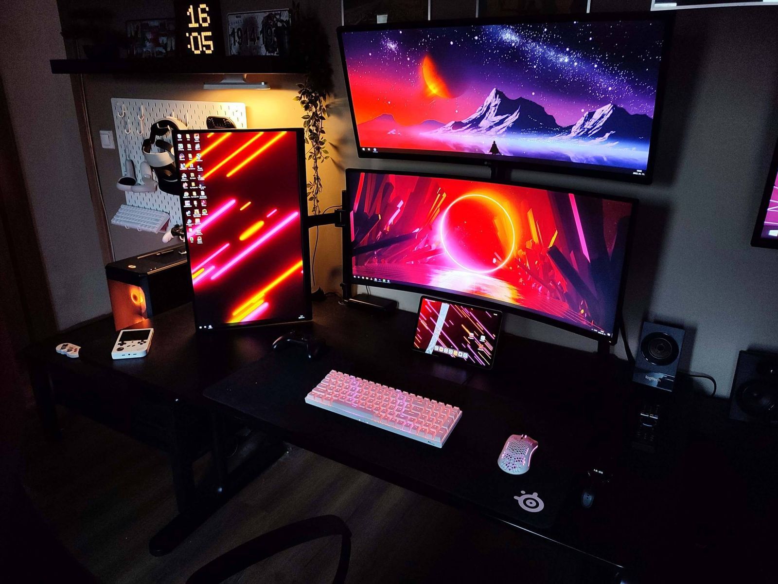 Multi-Monitor Desk Setup