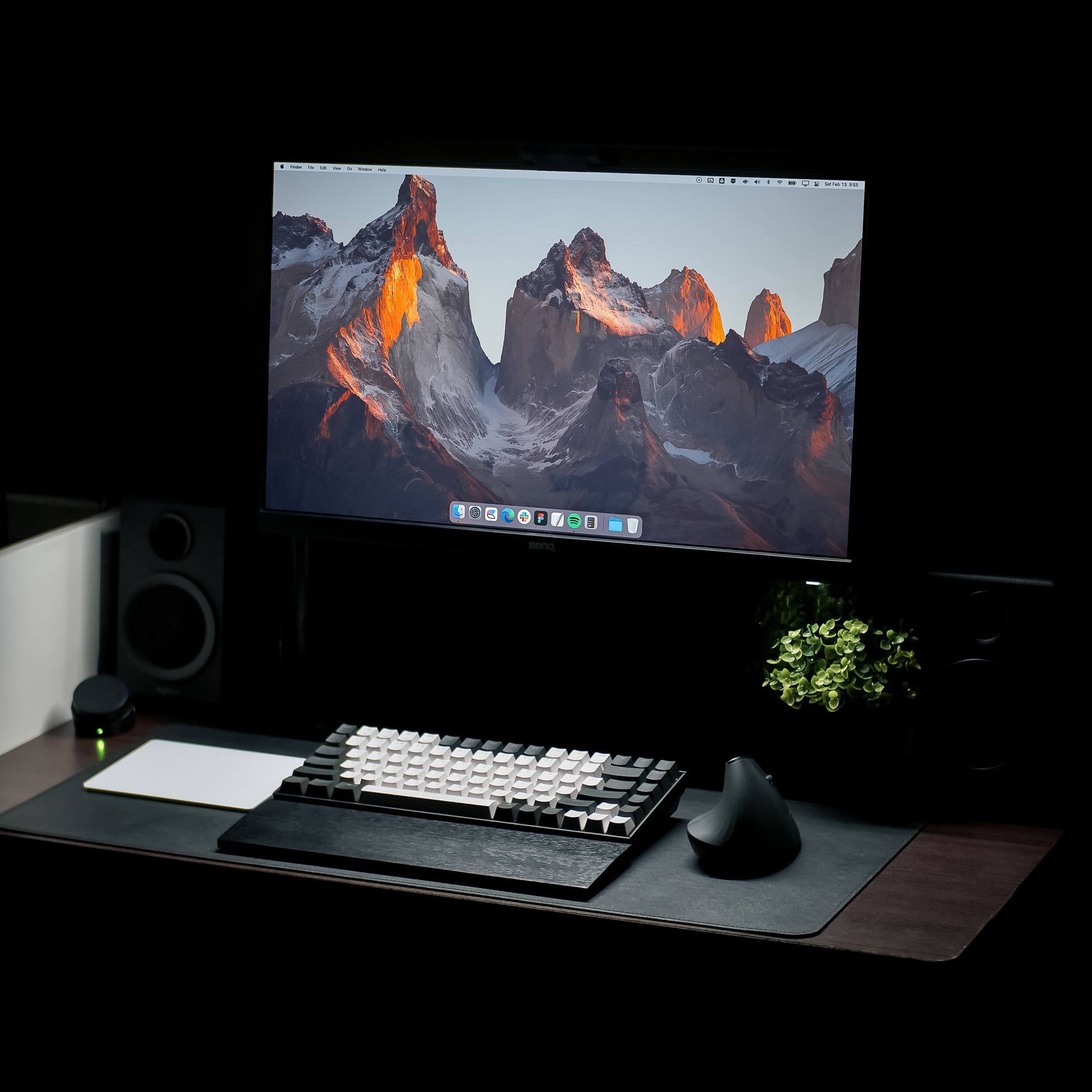 Minimalist Desk Setup