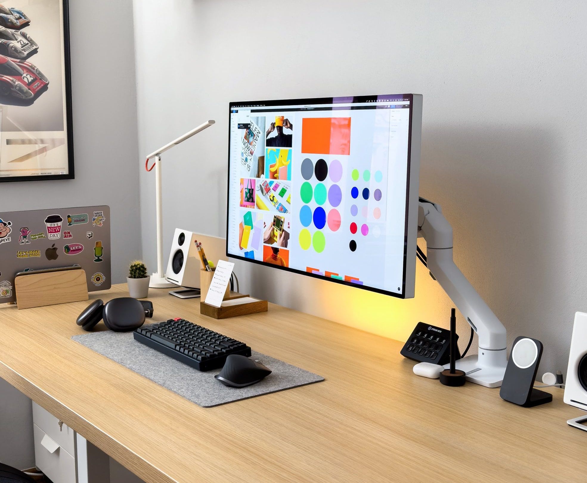 Minimal and Functional Workspace of a Creative Director